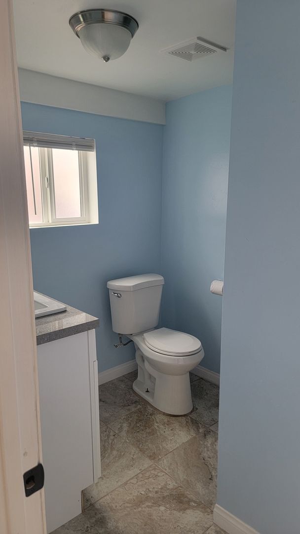 Foto del edificio - Looking for the ultimate roommate setup? L...