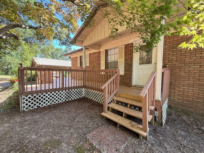 Building Photo - Milton / Pace - 3 bedroom, 2 bathroom