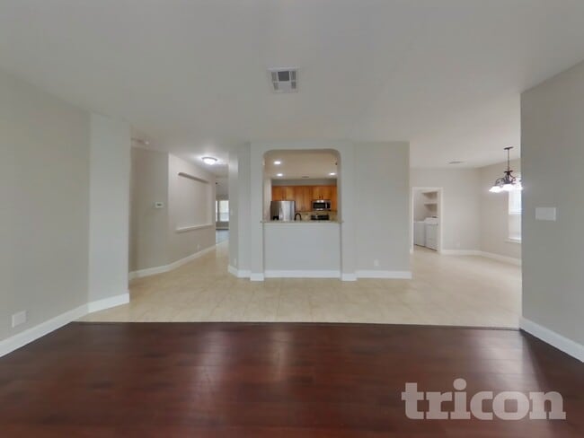 Building Photo - 213 Ridge Bluff