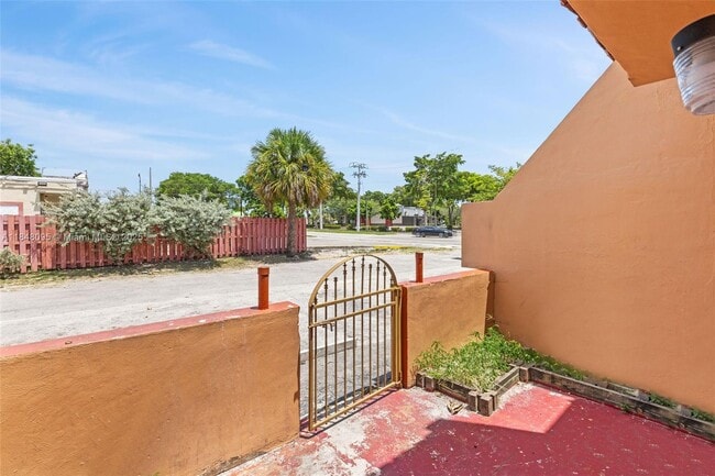 Building Photo - 4045 NW 19th St
