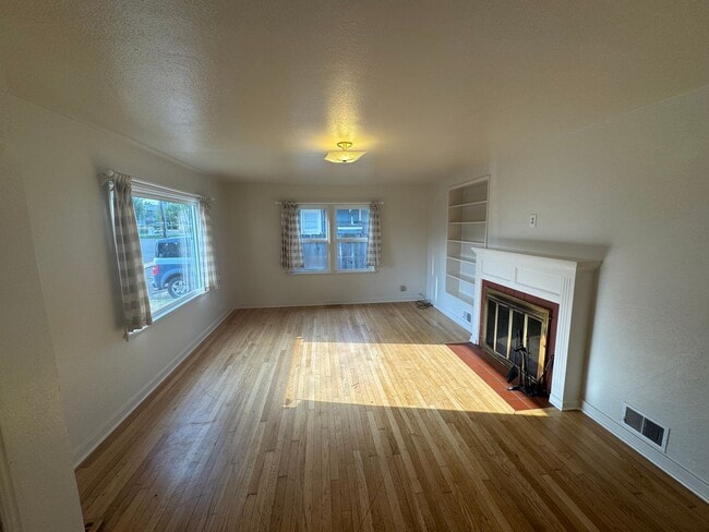 Building Photo - Available Now! 3 Bedroom Home Near OSU – $2,295/month