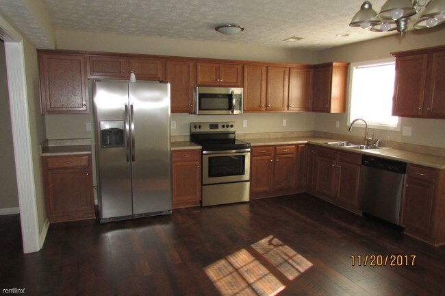 Building Photo - 3 br, 2 bath  - 138 Twin Lakes Dr