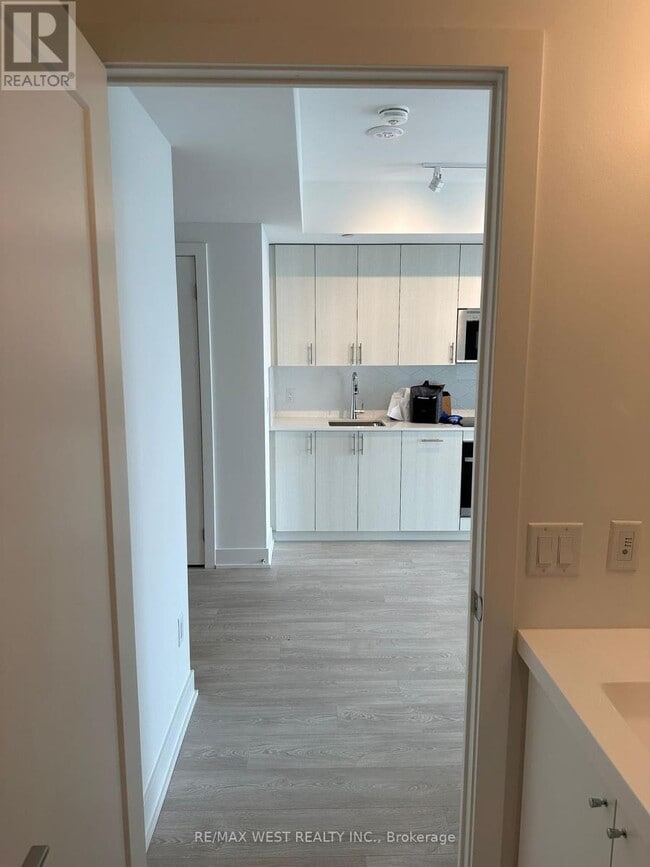 Photo du bâtiment - 2545-2545 Simcoe St N