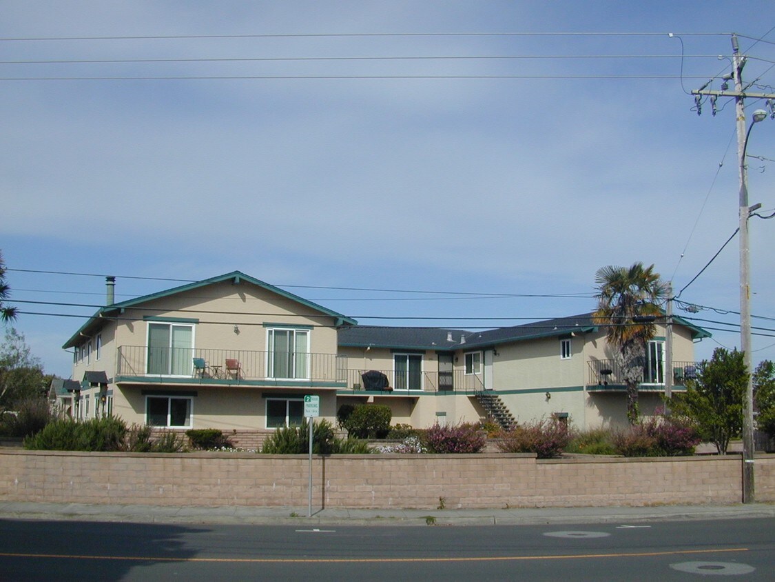 Building Photo - 691 Spruce St