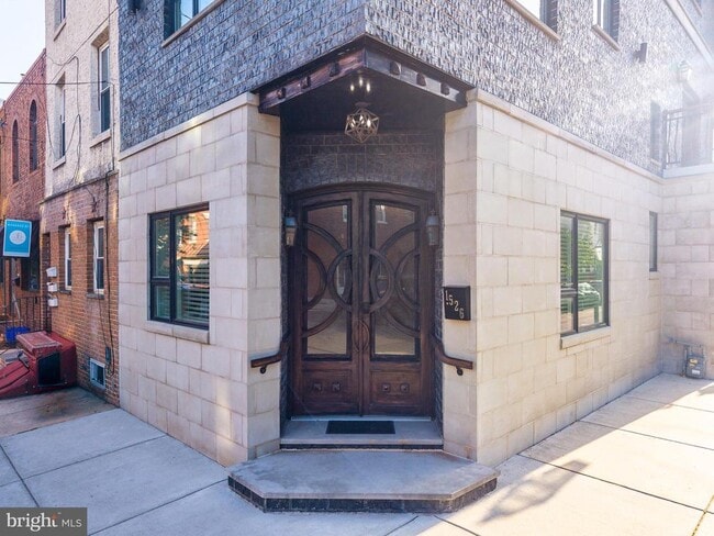 Building Photo - 1526 S 10th St