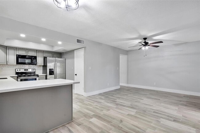 Building Photo - 48 Matador Ln