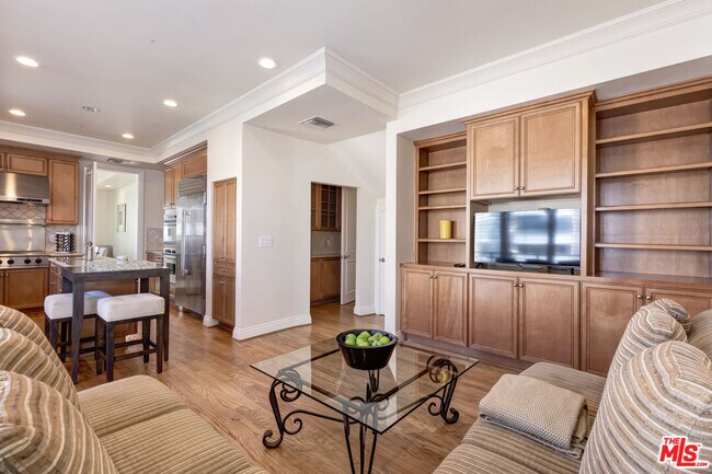 Building Photo - 132 S Maple Dr