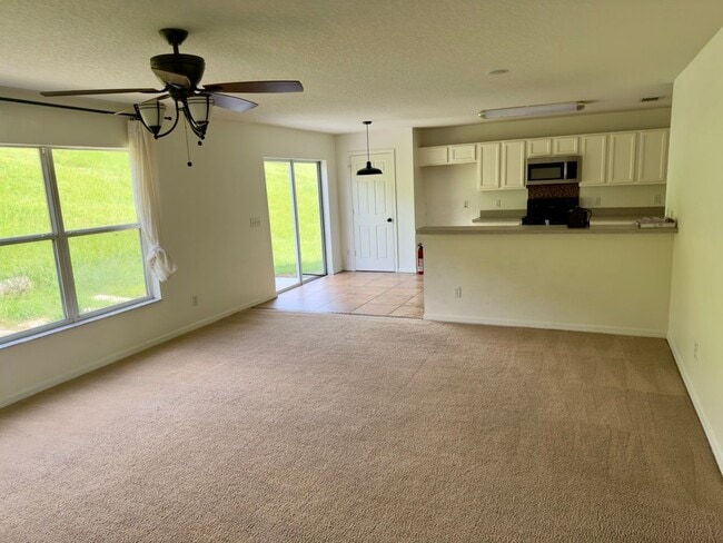 Building Photo - Call Ed for showings (352) 217-0284