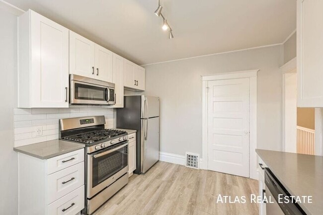 Photo - 476 N Washington St Apartment