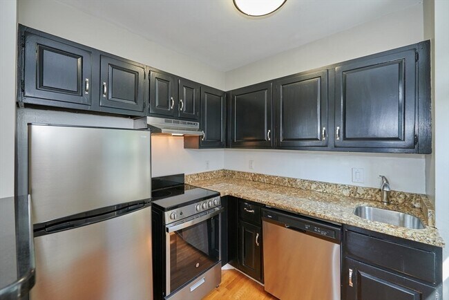 Building Photo - 20 Hereford St