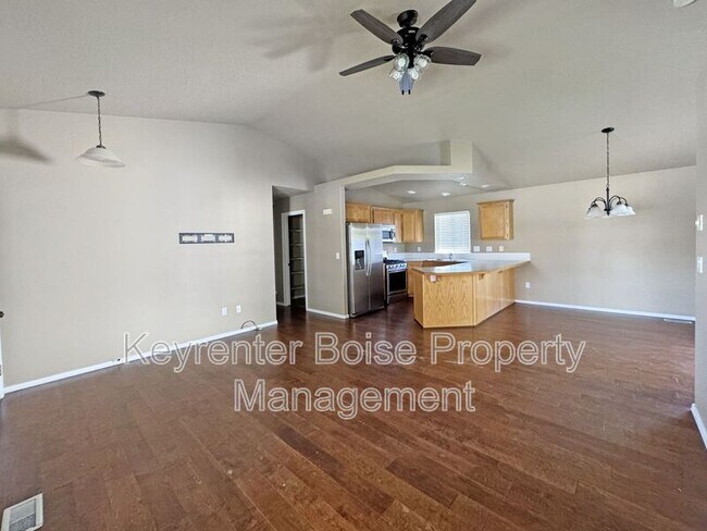 Foto del edificio - 534 Seasons Ct