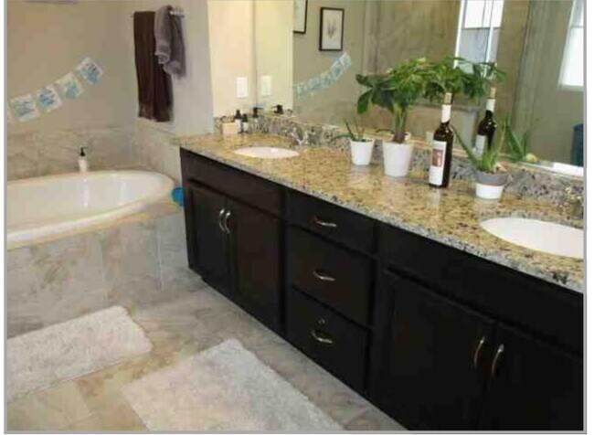 Foto del edificio - 2102 Summerlin Ln