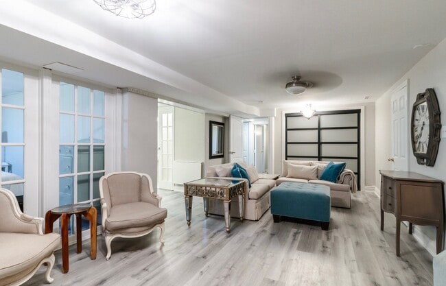 View of the double closet and entrance - 807 Cranston Crt