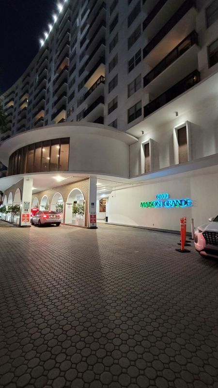 Foto del edificio - 6039 Collins Ave