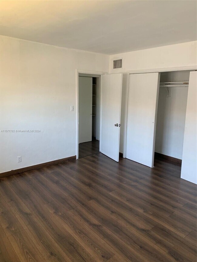 Foto del edificio - 1030 NE 7th Ave