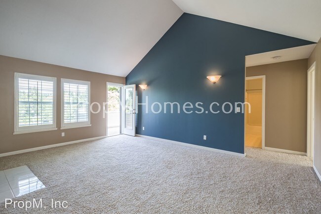Building Photo - 8435 SW Curry Dr