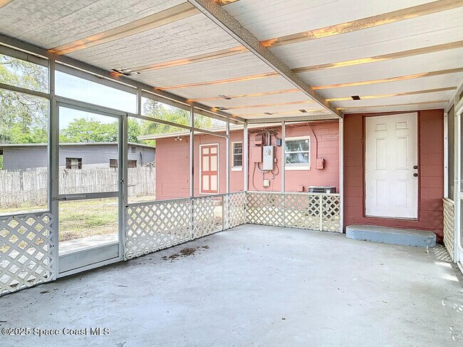 Foto del edificio - 1590 Hilldale Rd