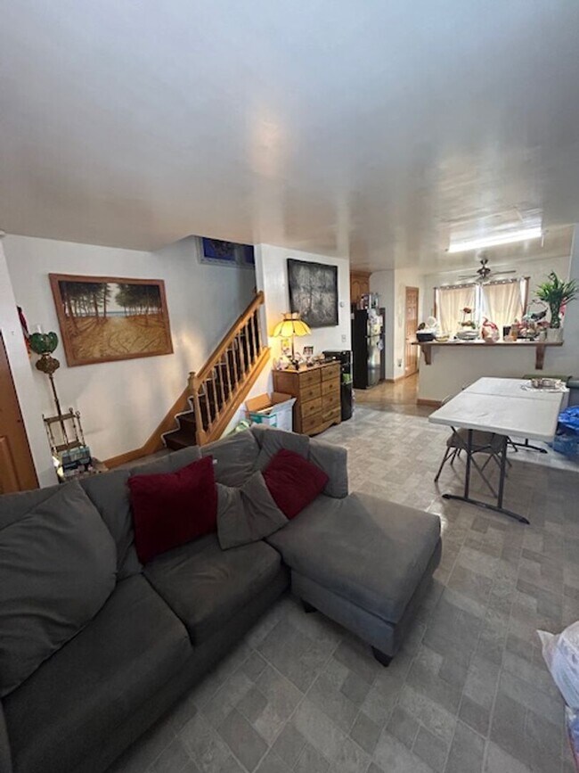 Building Photo - 3 Bedroom 1.5 Bathroom Available in Lancaster