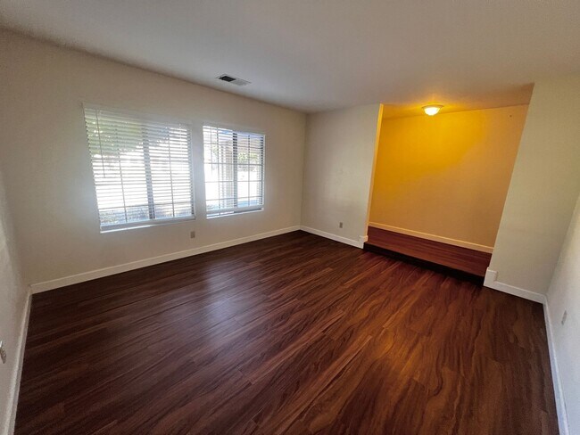 Foto del edificio - Charming 3-Bedroom, 2-Bath Home in a Highl...