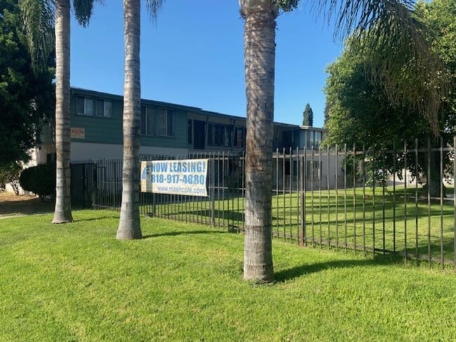 Foto del edificio - 7327 Woodman ave