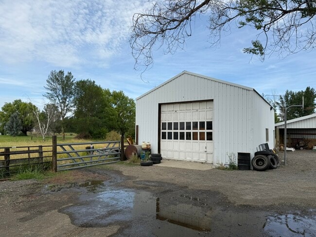 Building Photo - 1561 Number 6 Rd