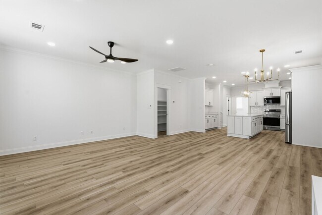 Foto del edificio - Lowcountry Charm Meets Modern Living -- New Construction in Savannah