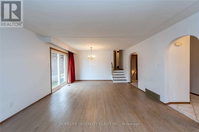 Building Photo - 5 Teak St
