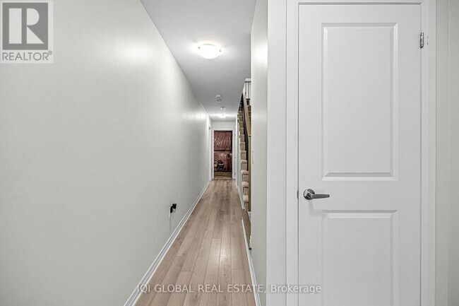 Building Photo - 585 Colborne St