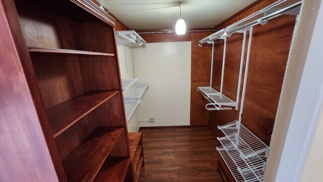 Building Photo - Executive quality remodeled one bedroom - ...