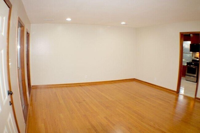 Building Photo - 5411 Turtle Creek Rd