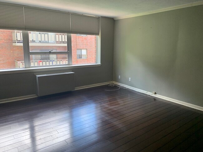 Foto del edificio - 2 Hammond Pond Pkwy