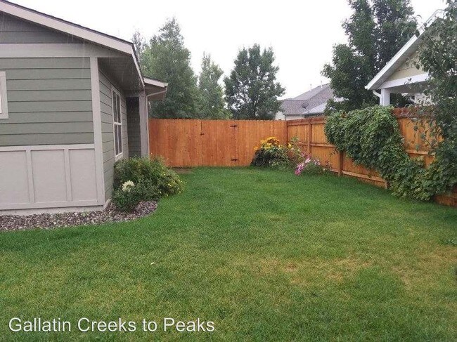 Building Photo - 895 Longbow Ln