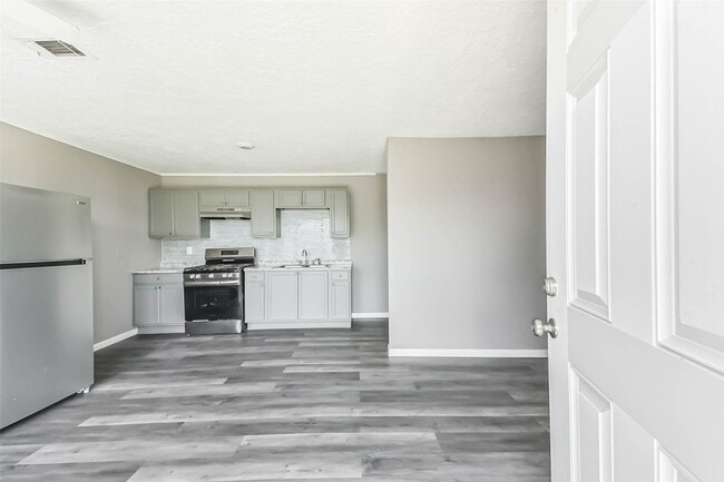 Photo - 14249 Brownsville St Apartment
