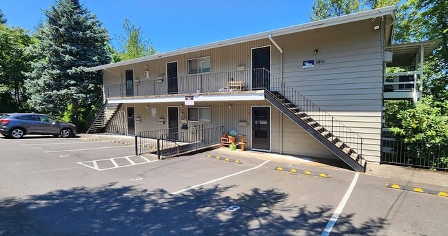 Building Photo - 1001 SW Woods St