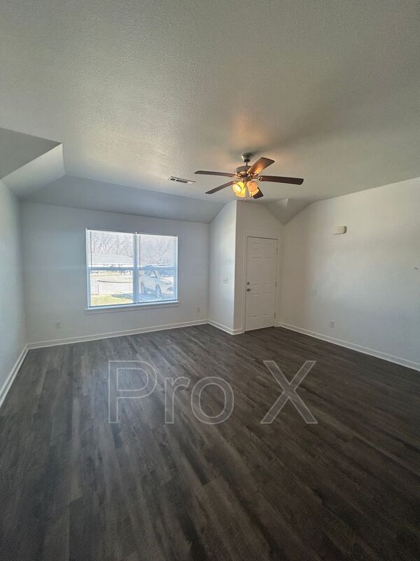 Foto del edificio - 644 Hidden Springs Dr