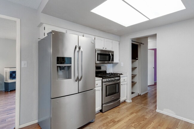 Building Photo - 3940 Oberding Dr