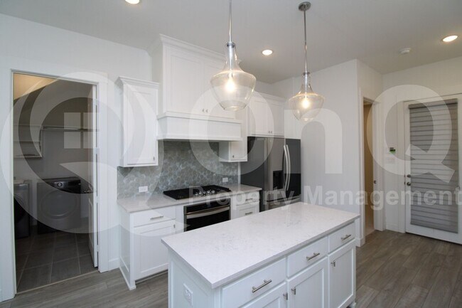 Foto del edificio - 892 Deer Run Rd