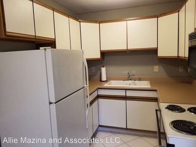 Building Photo - 2 br, 1 bath House - 32900 Aurora Rd. Unit...