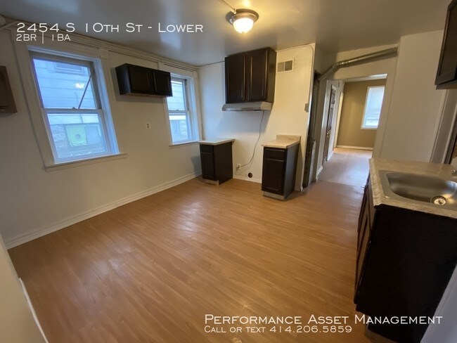 Foto del edificio - Cozy 2br South Side garden level unit