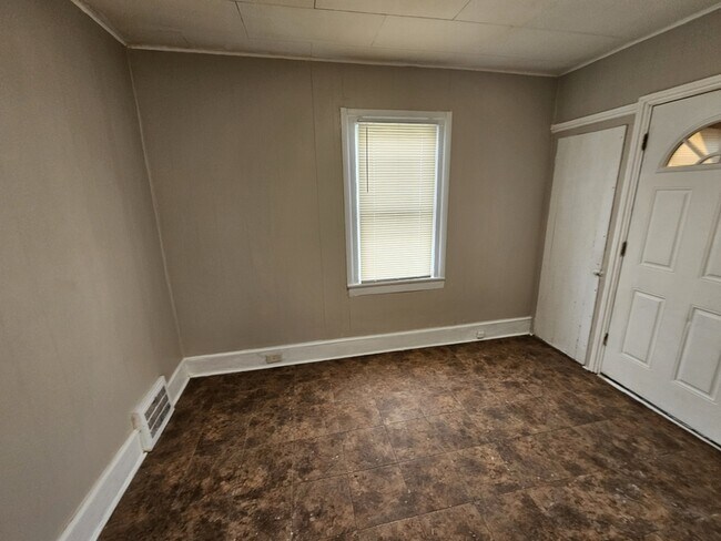 Foto del edificio - 1762 E 33rd St