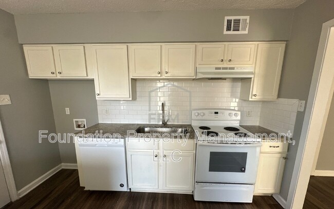 Foto del edificio - 3366 Eastport Cove