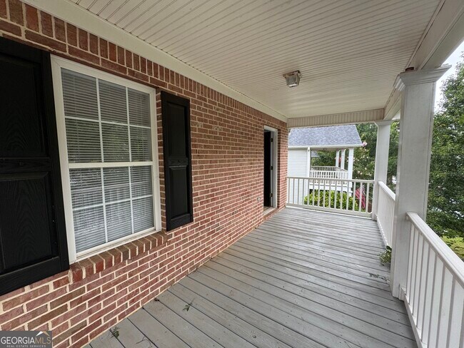 Foto del edificio - 223 Milford Dr
