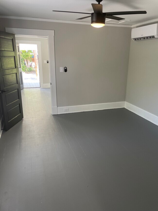 bedroom - 1017 Dartmoor St N