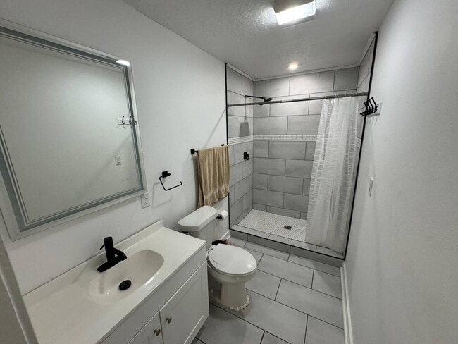 Building Photo - 2371 Le Ruth Dr