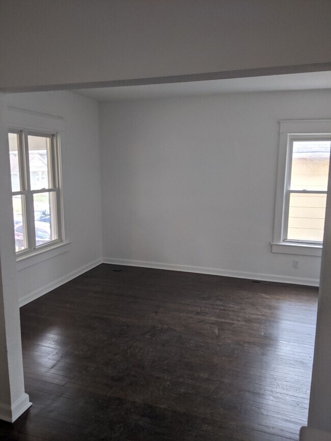 Dining room. - 320 Myrtle Ave