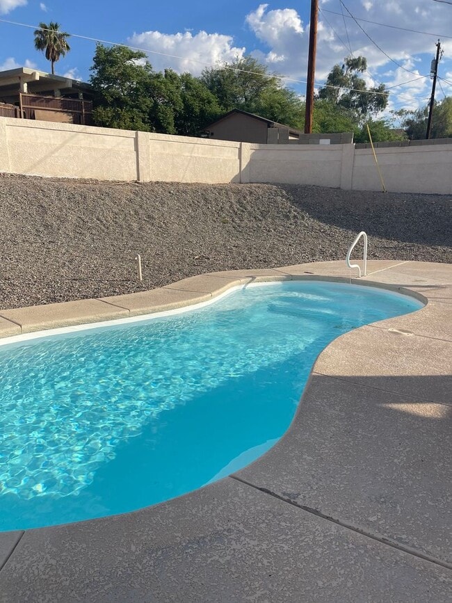 Foto del edificio - Move In Special!! Unfurnished Pool Home