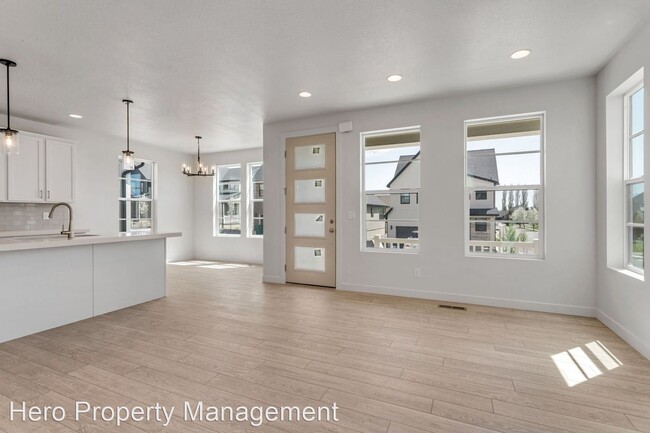 Foto del edificio - 3 br, 2.5 bath House - 412 West 3050 North,