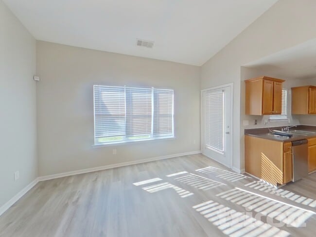 Building Photo - 68 Camden Way