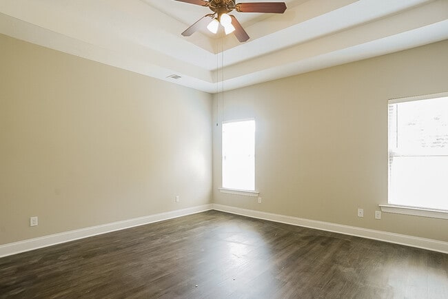 Building Photo - 828 Erika Ln