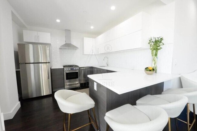 Building Photo - 2 bedroom in NEW YORK NY 10035